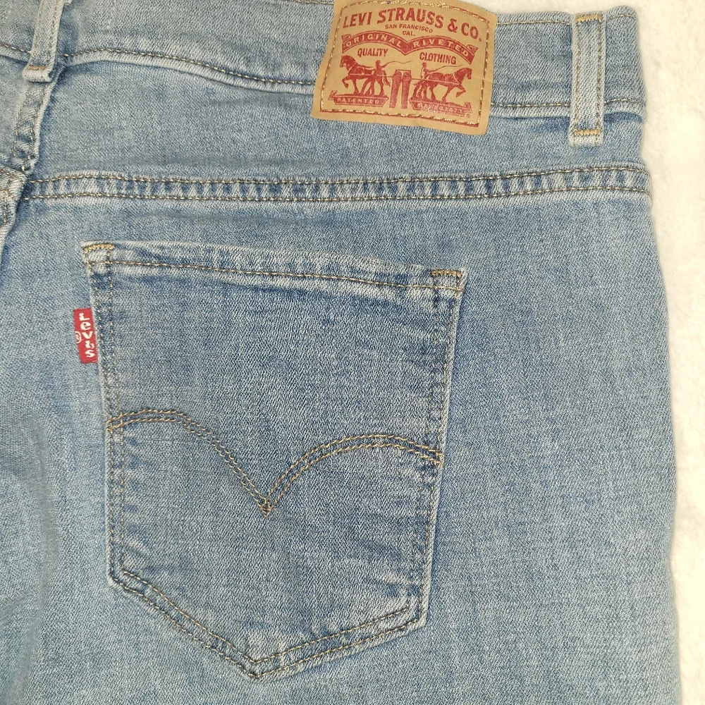 Levis levi jean